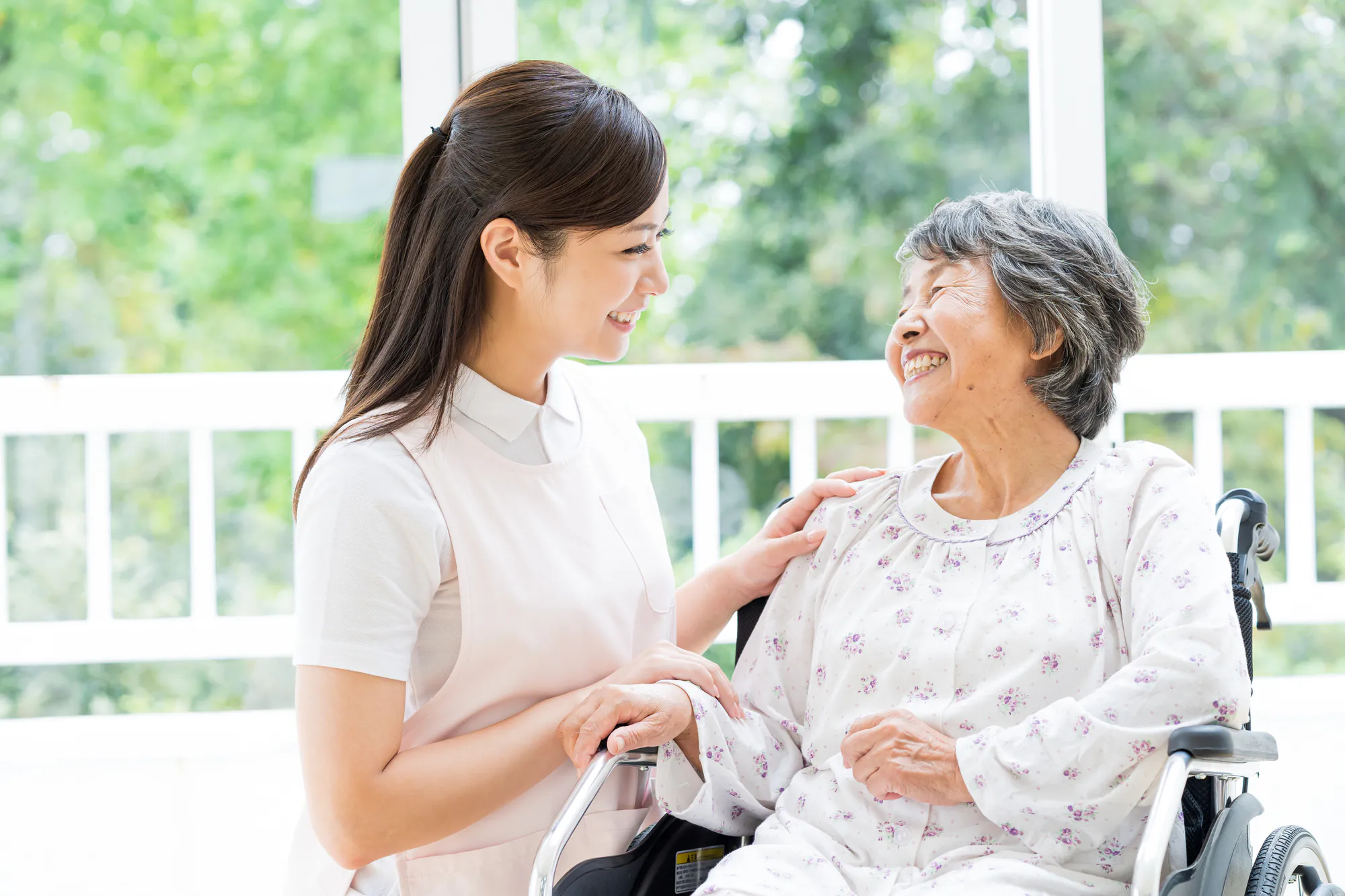 介護師が仕事する様子